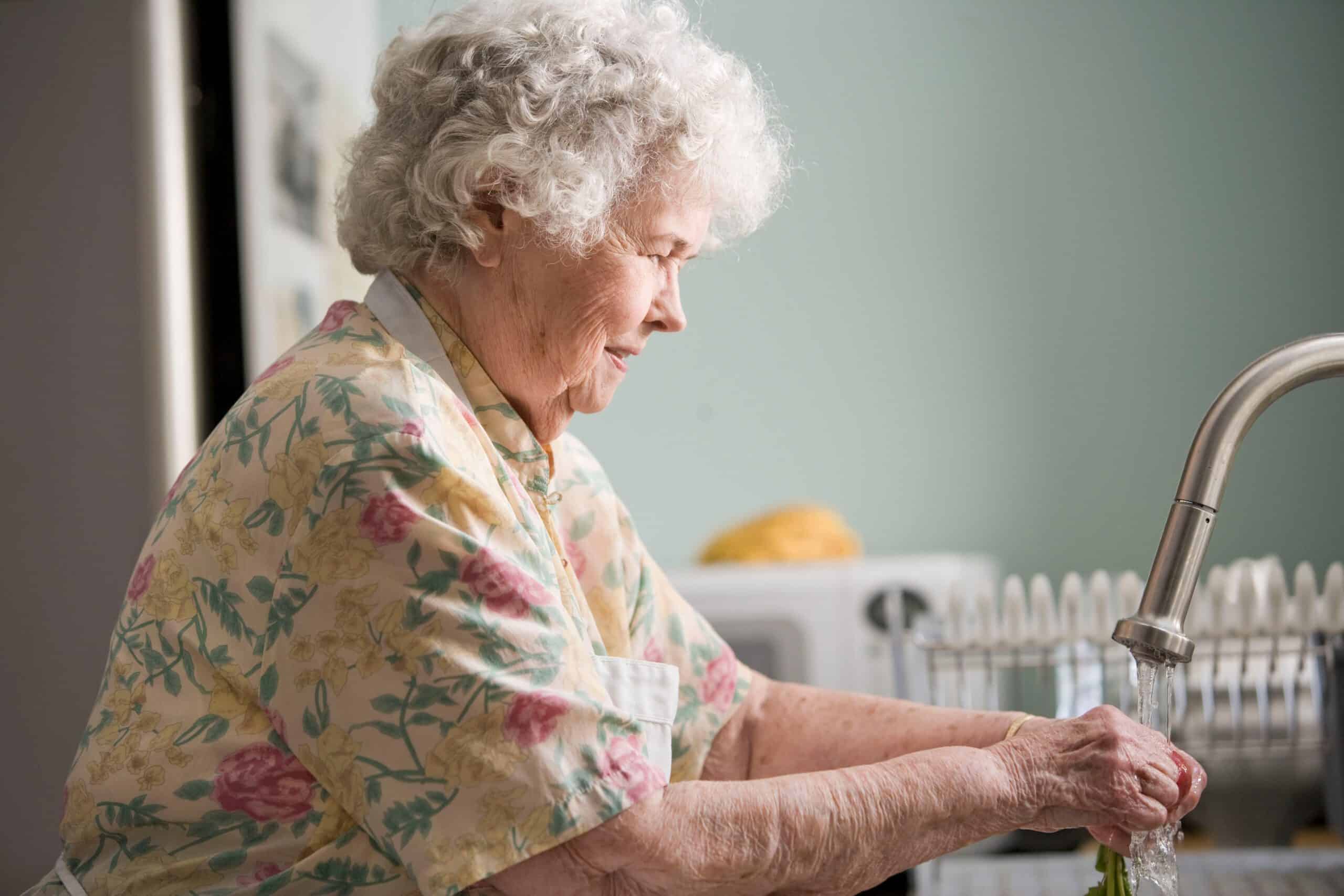 24-Stunden-Betreuung zu Hause Seniorin in Pflegeheim